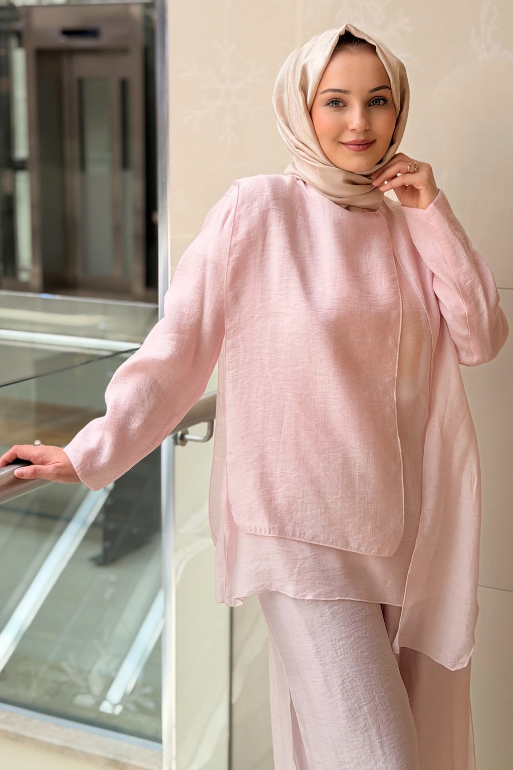 Ensemble avec blouse à découpe devant