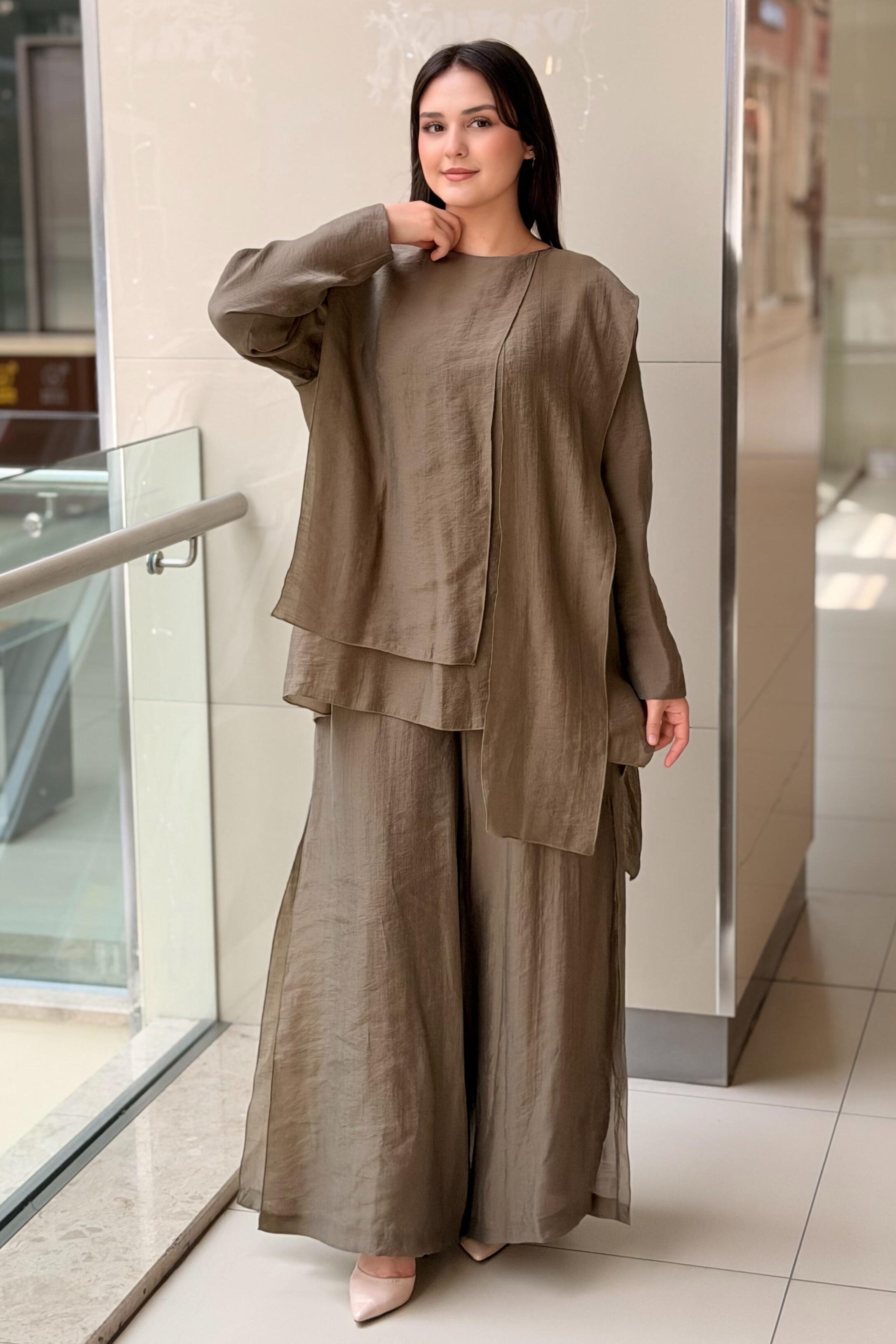Ensemble avec blouse à découpe devant